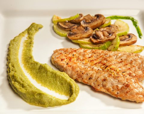 Turkey breast with zucchini and mushrooms with avocado sauce
